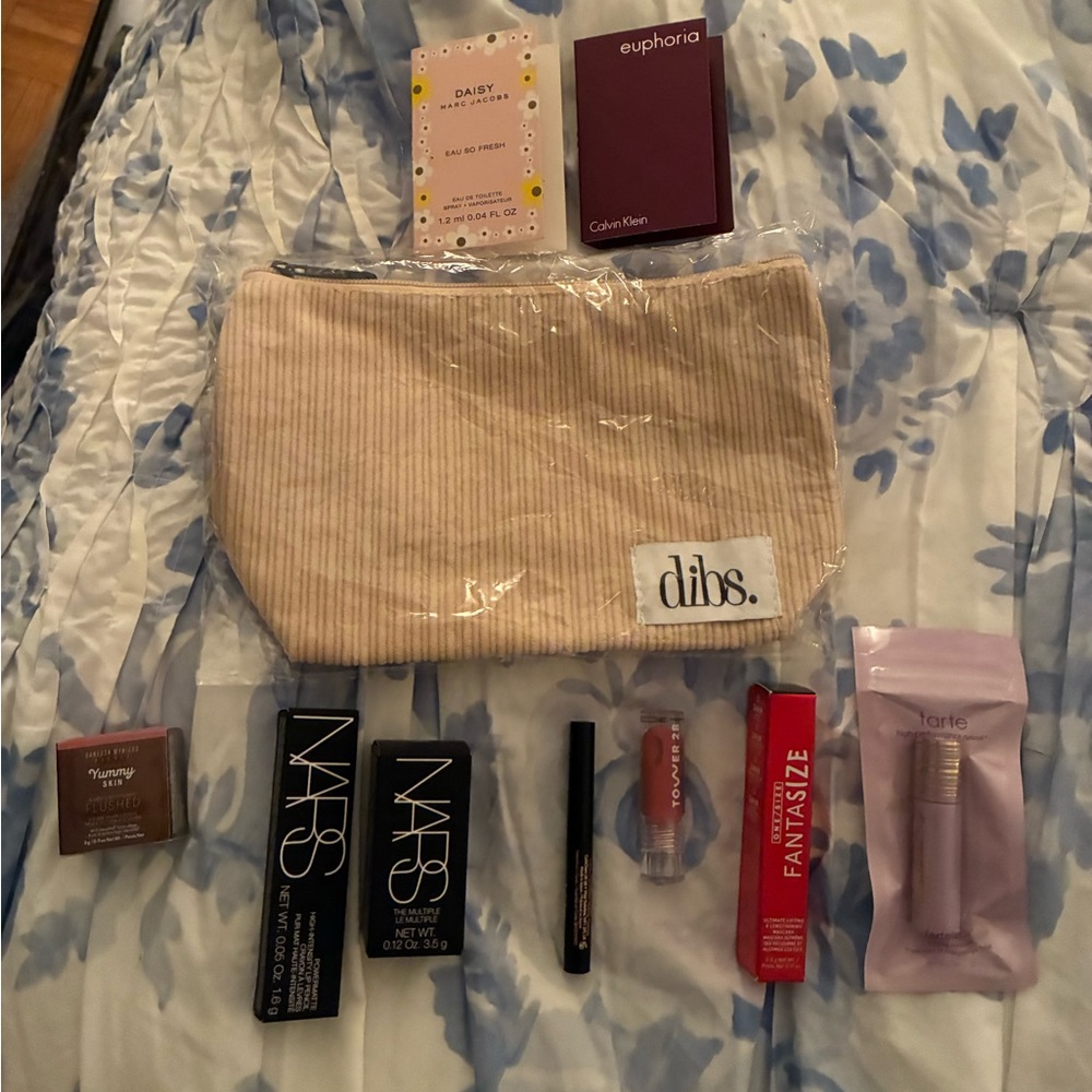 💄Makeup Bag + Fun Travel/Deluxe Mini Samples 💋
